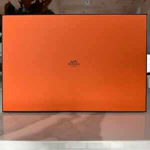 Hermès Orange gift box